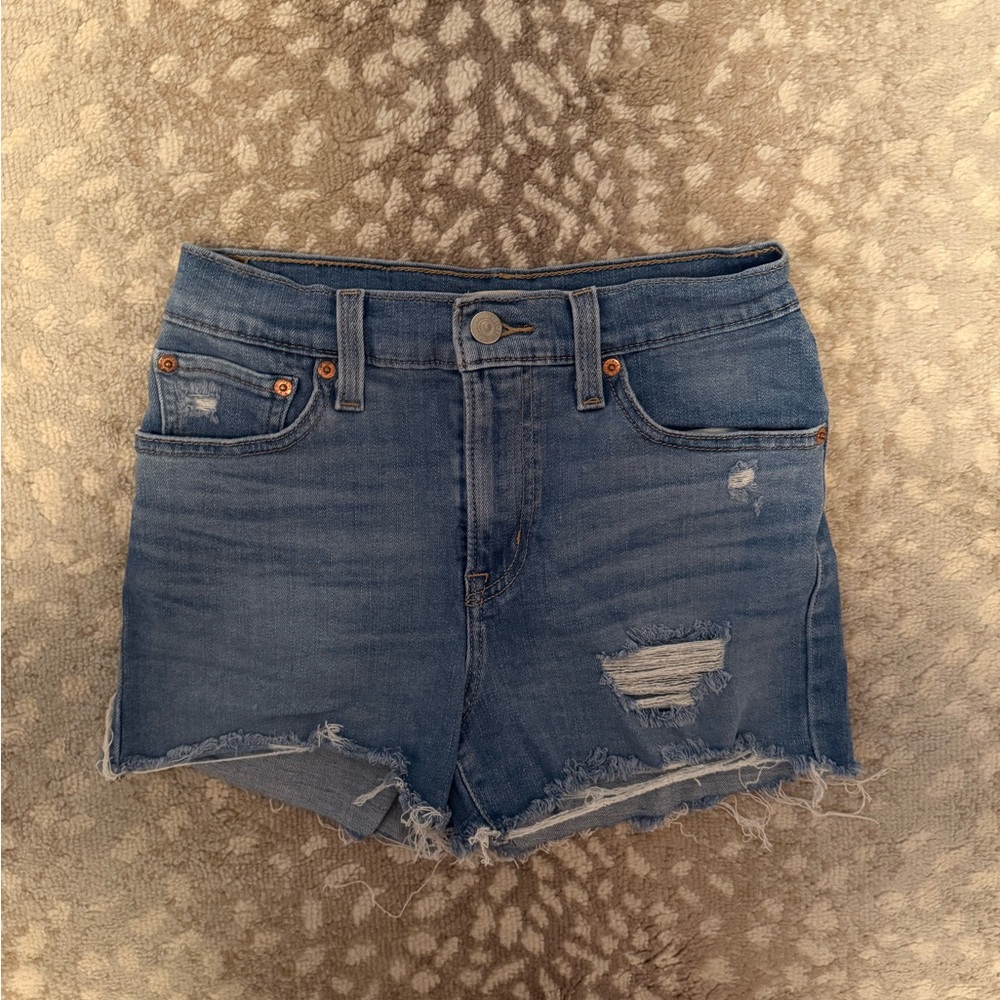 Levi’s High Rise Shorts - Picture 3 of 6